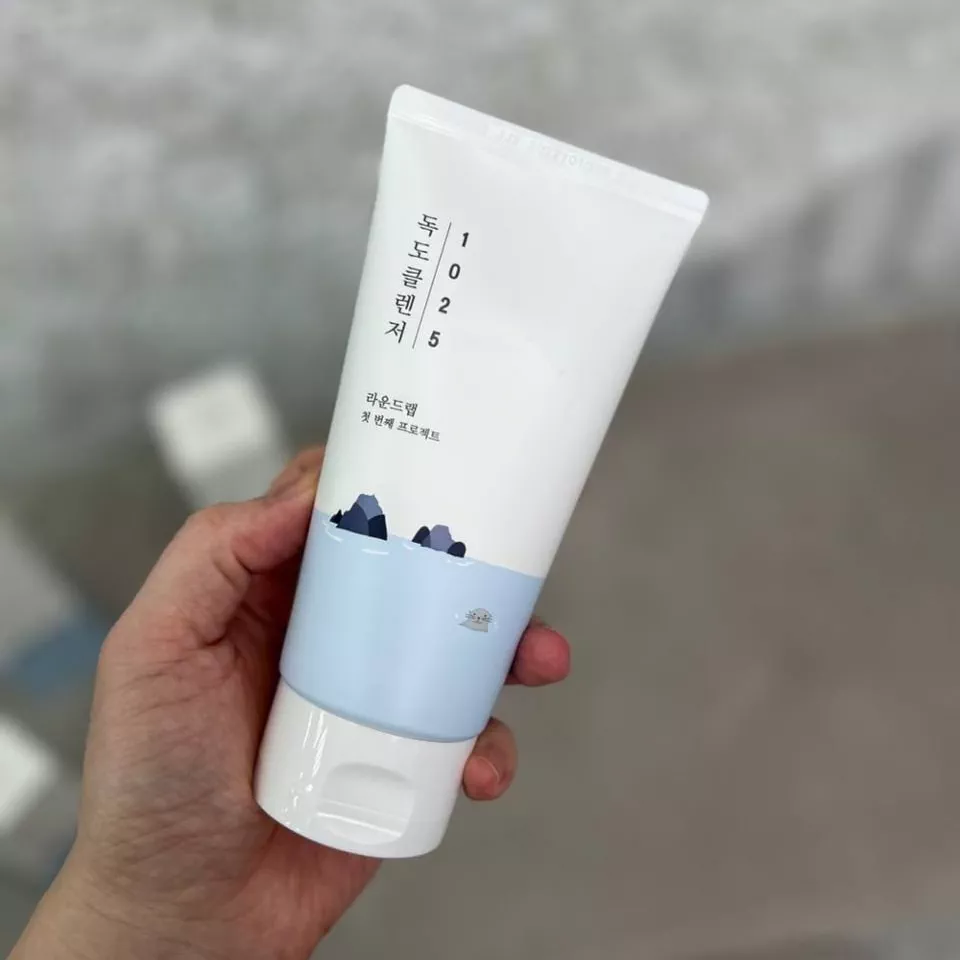 '🧴 1025 Dokdo Cleanser – Yengil va tabiiy yuz tozalovchi gel' rasmi