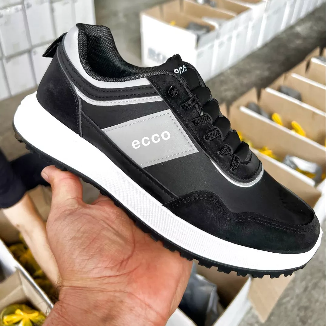 'Ajoyib Krossovkalar: Uslub va Qulaylikning Mukammal Uyg'unligi' rasmi