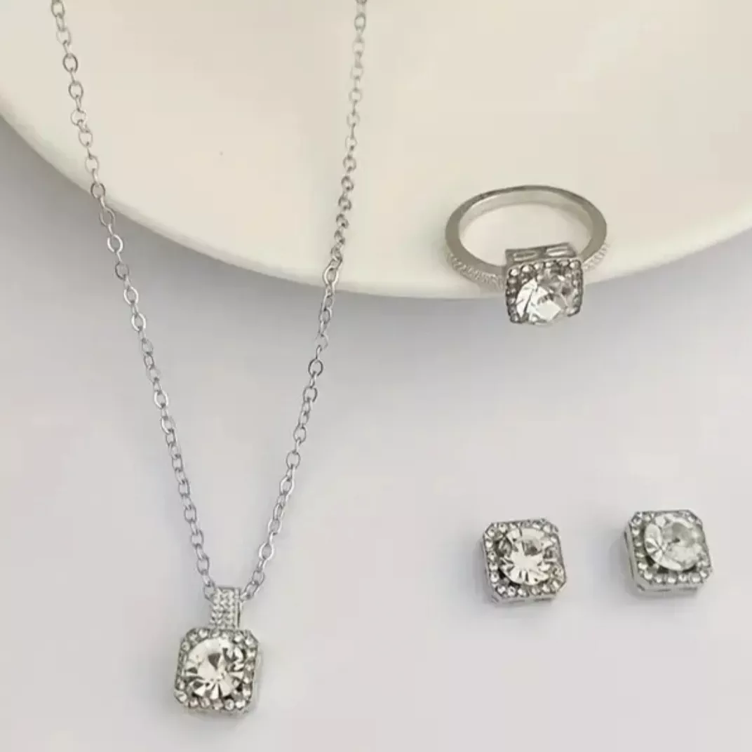 'Aksessuvar: Ayollar uchun nafis uzuk va zirak to'plami' rasmi