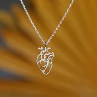 Anatomik yurak shaklidagi zanjir: Qalbingizga yaqin va ma'noli aksessuar rasmi