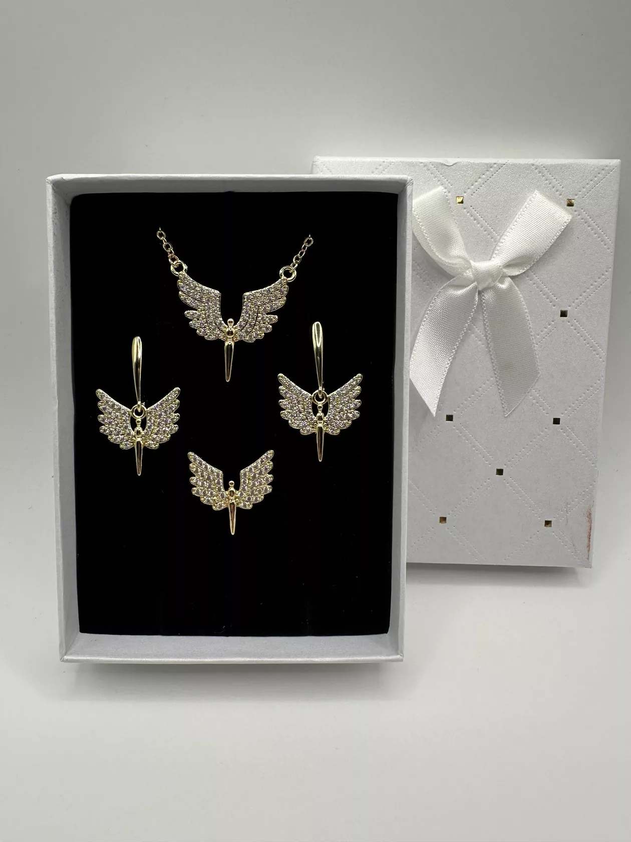 'Angel qanotlari to’plami' rasmi