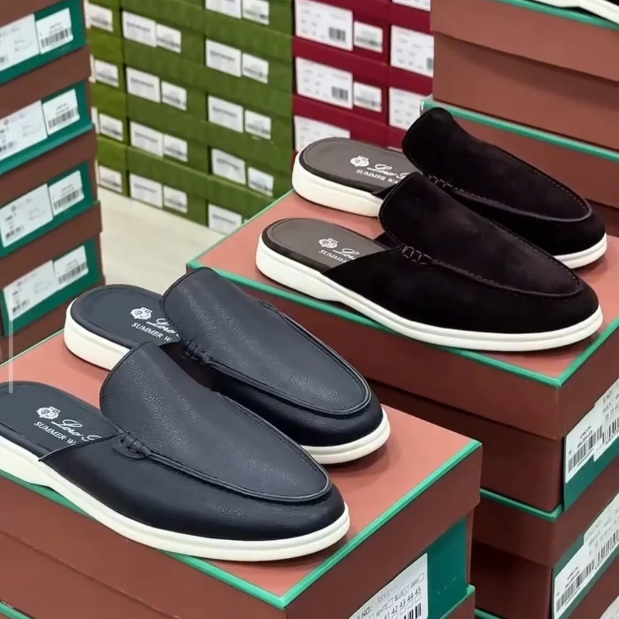 'Aura oyoq kiyim' rasmi