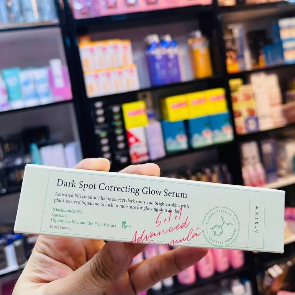'AXIS-Y Dark Spot Correcting Glow Serum' rasmi