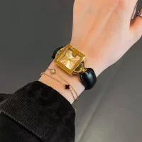 Ayol va qizlar uchun soat rasmi