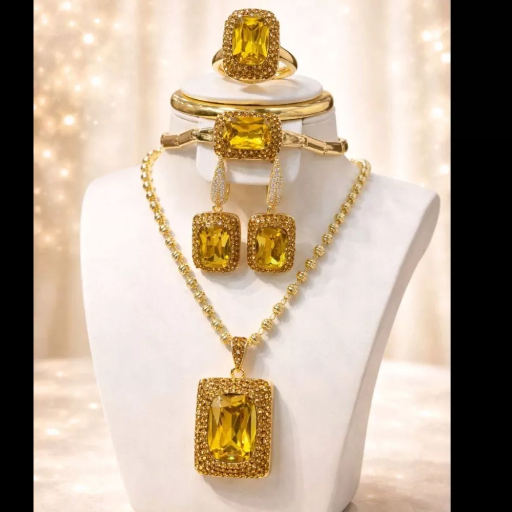 'Ayollar Taqinchoqlar Toʻplami' rasmi