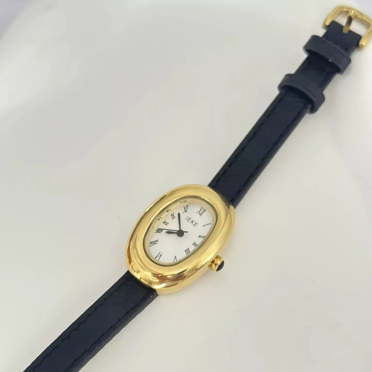 '💛 Ayollar uchun nafis IEKE Classic Gold soati' rasmi