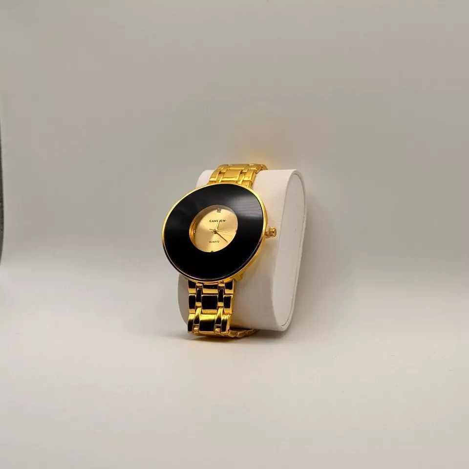 'Ayollar uchun nafis va zamonaviy soat' rasmi