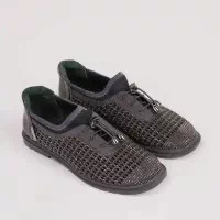 Ayollar uchun yangi zamonaviy oyoq kiyim rasmi