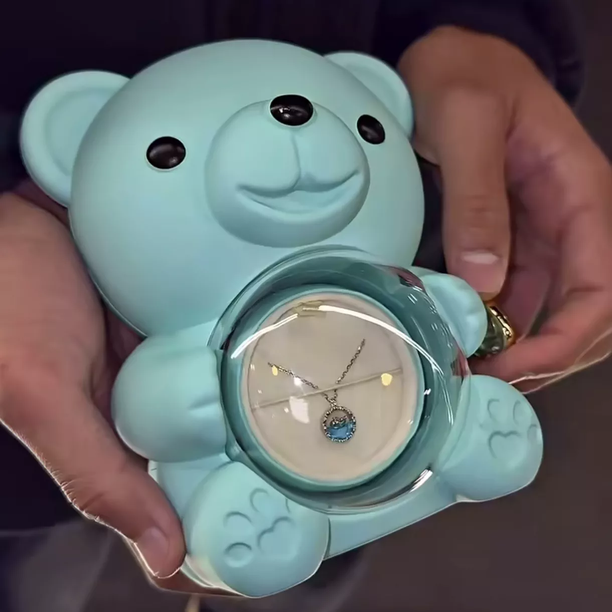 'Dengiz Kuloni: Ayollar uchun jozibadorlik va uslubni mujassam etgan noyob aksessuar' rasmi