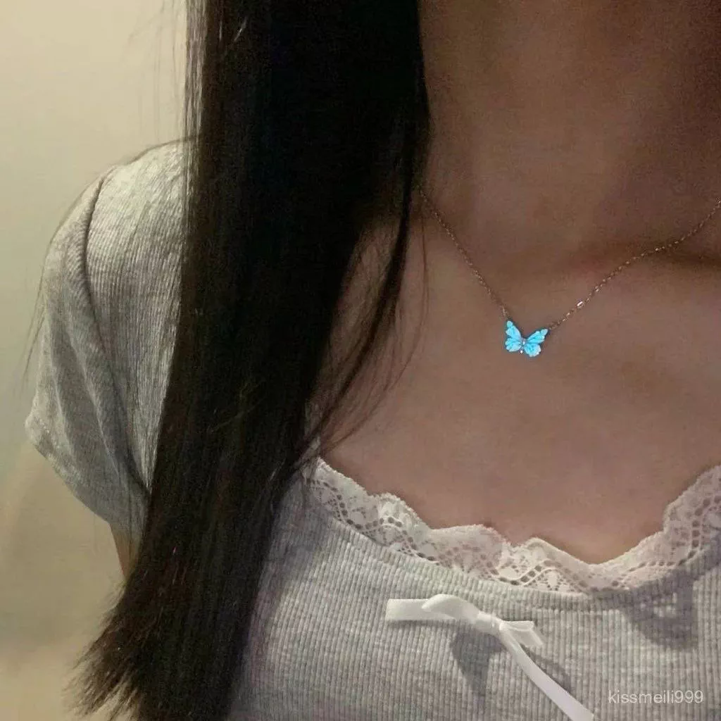 '🦋 Fosforli Kapalak Taqinchoq – Tunyorug‘ida Porlaydigan Nafsilik ✨' rasmi