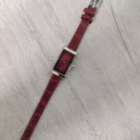 ✨ Gucci Red Elegance – Ayollar Premium Qo‘l Soati rasmi