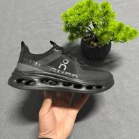 Mashhur «On Cloud» krossovkalari – Qulaylik va Zamonaviy Dizayn rasmi