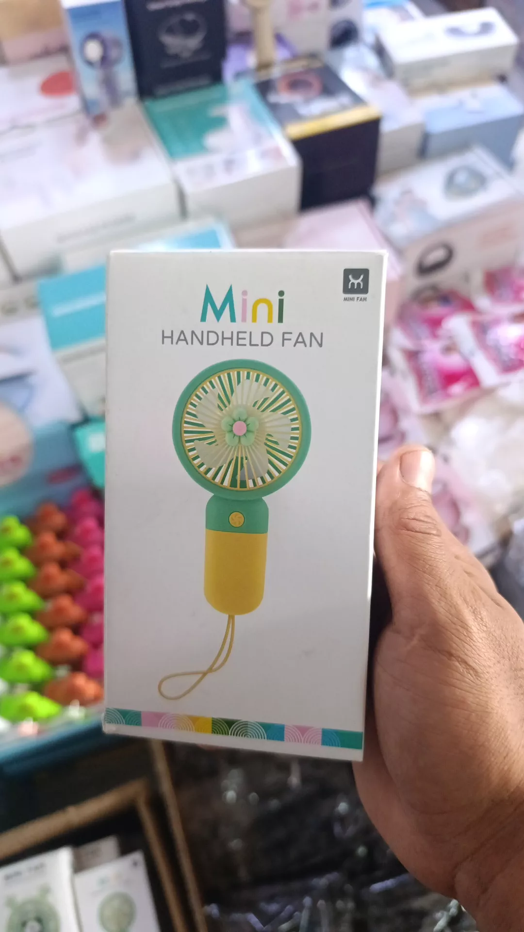 'Mini Handheld Fan – Yozning eng kerakli gadjeti! 🌬️' rasmi