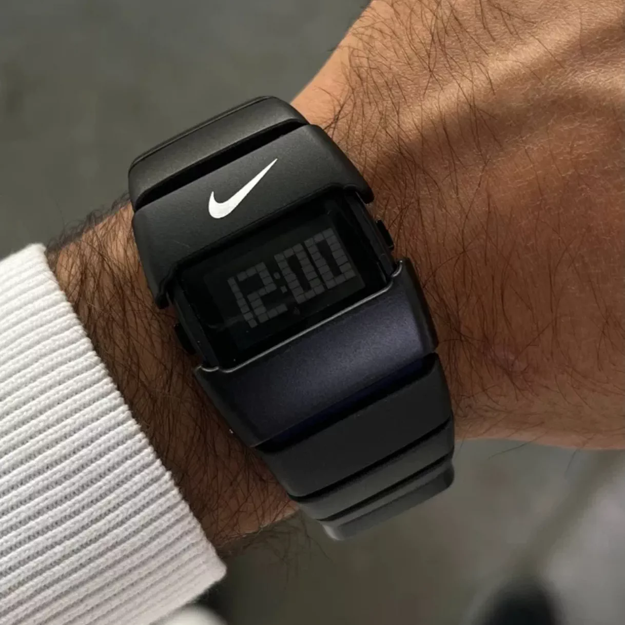 'NIKE Digital Watch — Sport va Stil Uyg‘unligi!' rasmi