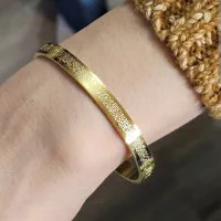 Oyatal kursi yozilgan braclet tilla rangli bejirim nafis ayollar tanlovi rasmi