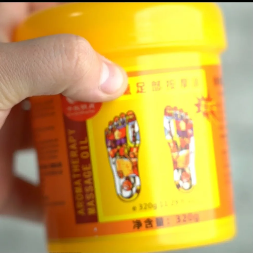 'Oyoqlar uchun mukammal parvarish: Aromaterapiya massaji yog‘i' rasmi