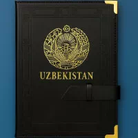 Oʻzbekiston gerbi tushirilgan qora daftar rasmi