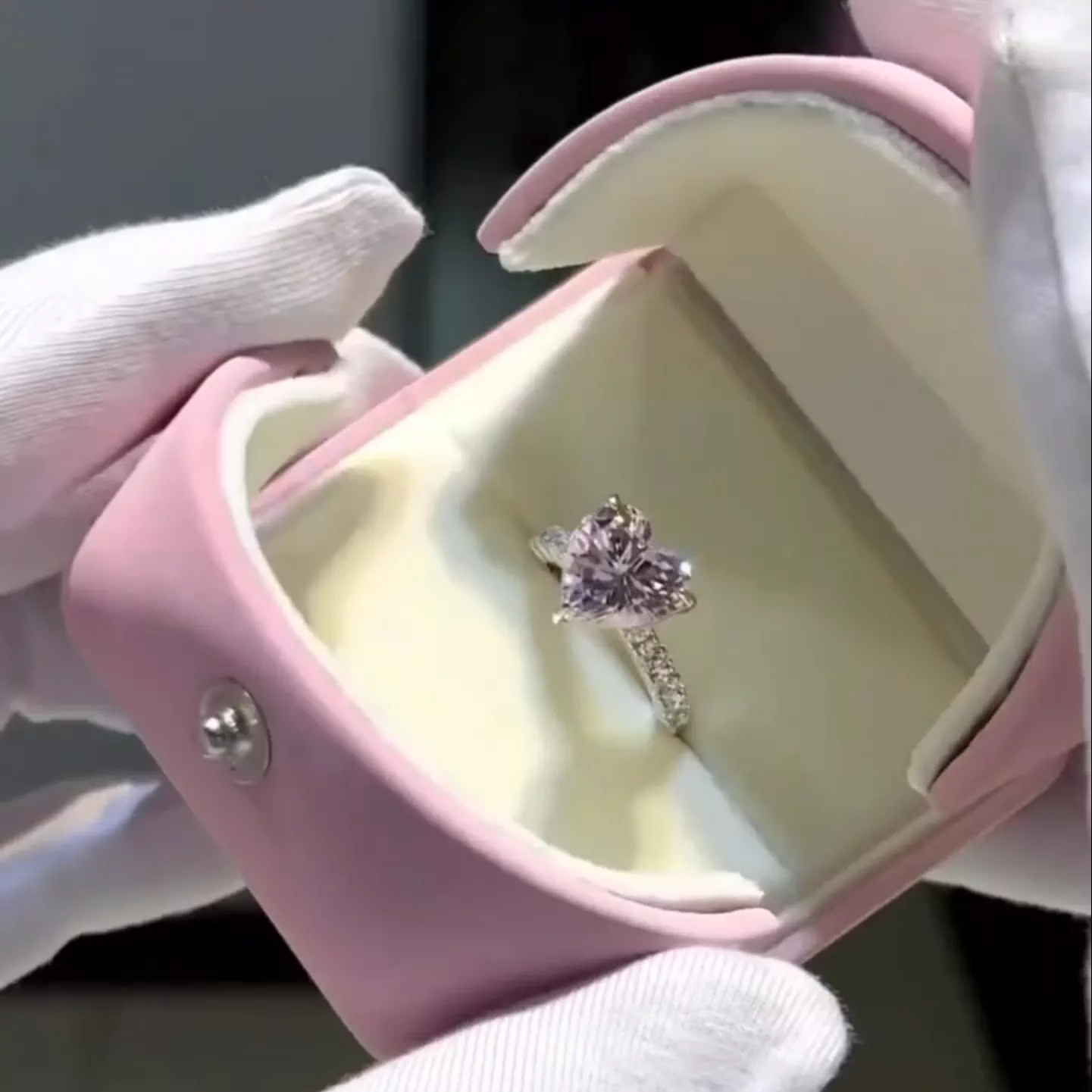 'Premium idish uzuk' rasmi