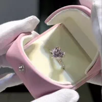 Premium idish uzuk rasmi