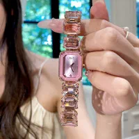 Pushti olmosli ayollar qo'l soati: Nafislik va yorqinlik timsoli rasmi