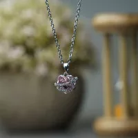 Pushti rangli yurak kuloni! rasmi