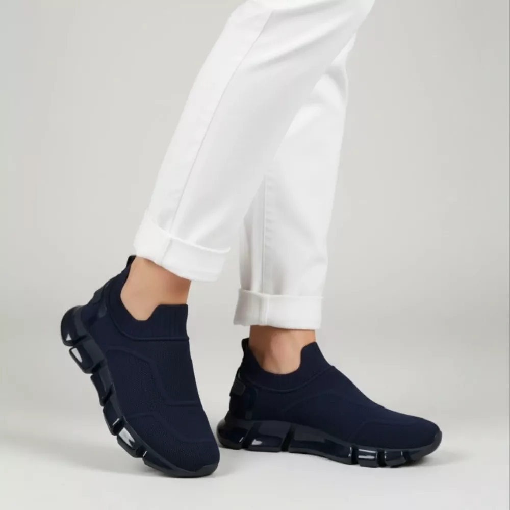 'Qulay va Zamonaviy Slip-on Krossovkalar – Har Qadamda Yengillik!' rasmi