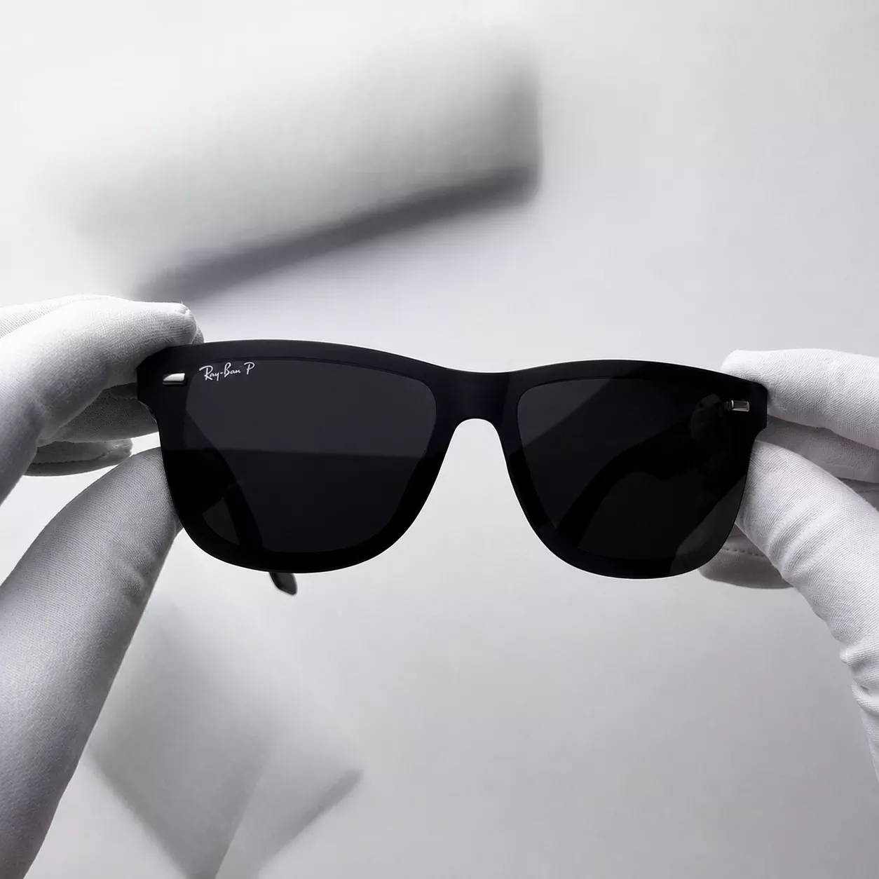 '🕶️ Ray-Ban Wayfarer Premium Ko'zoynagi: Abadiy Uslub Va Yuqori Himoya' rasmi