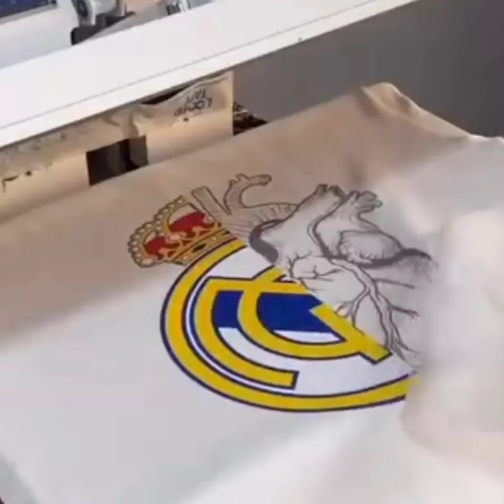 'REAL MADRID SEVUVCHILARI UCHUN MAXSUS FUTBOLKA!' rasmi