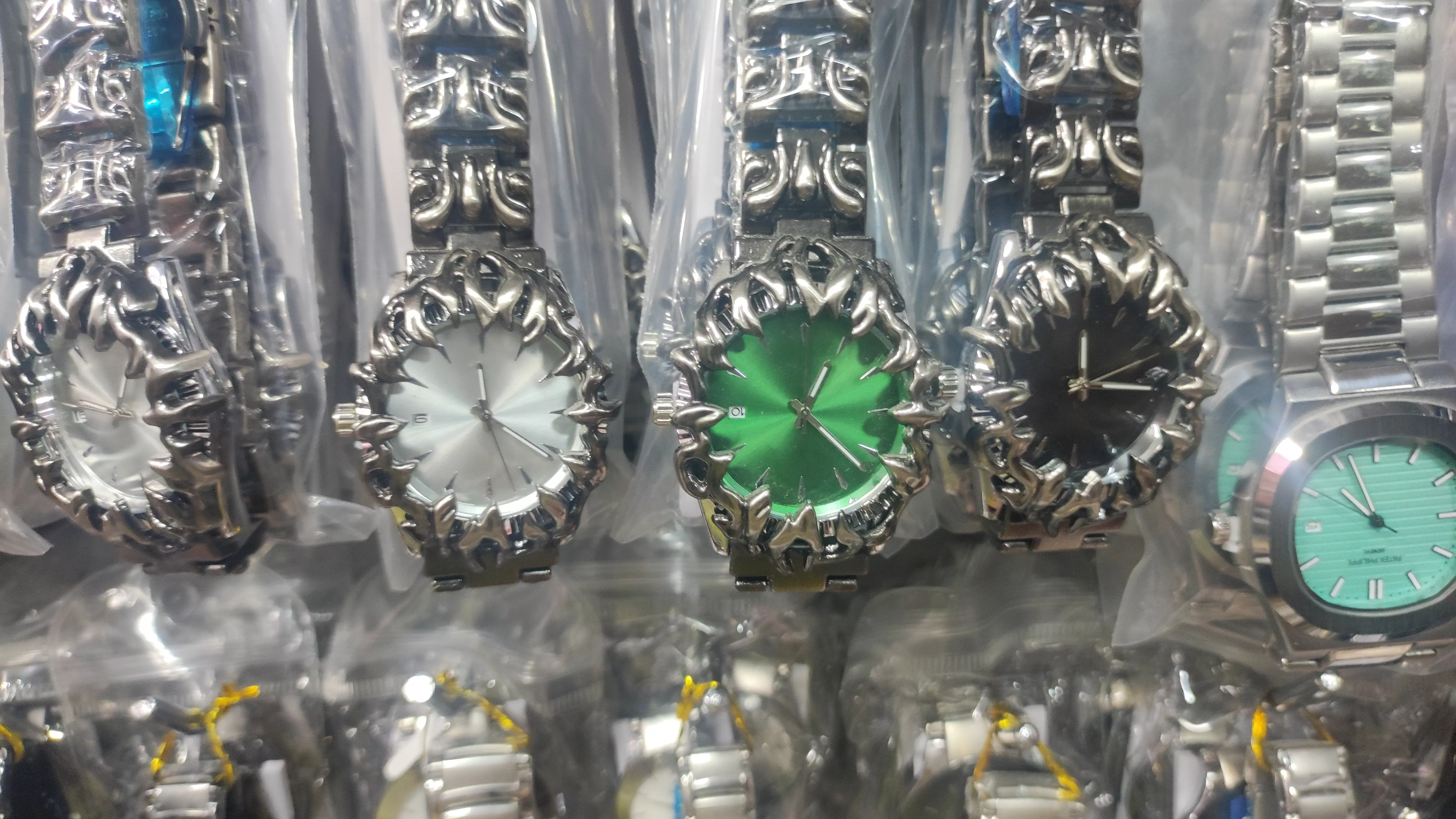 'Shadow Crown / Emerald King premium qo‘l soati' rasmi