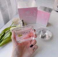 Siz uchun VERSACE BRIGHT CRYSTAL atiri rasmi