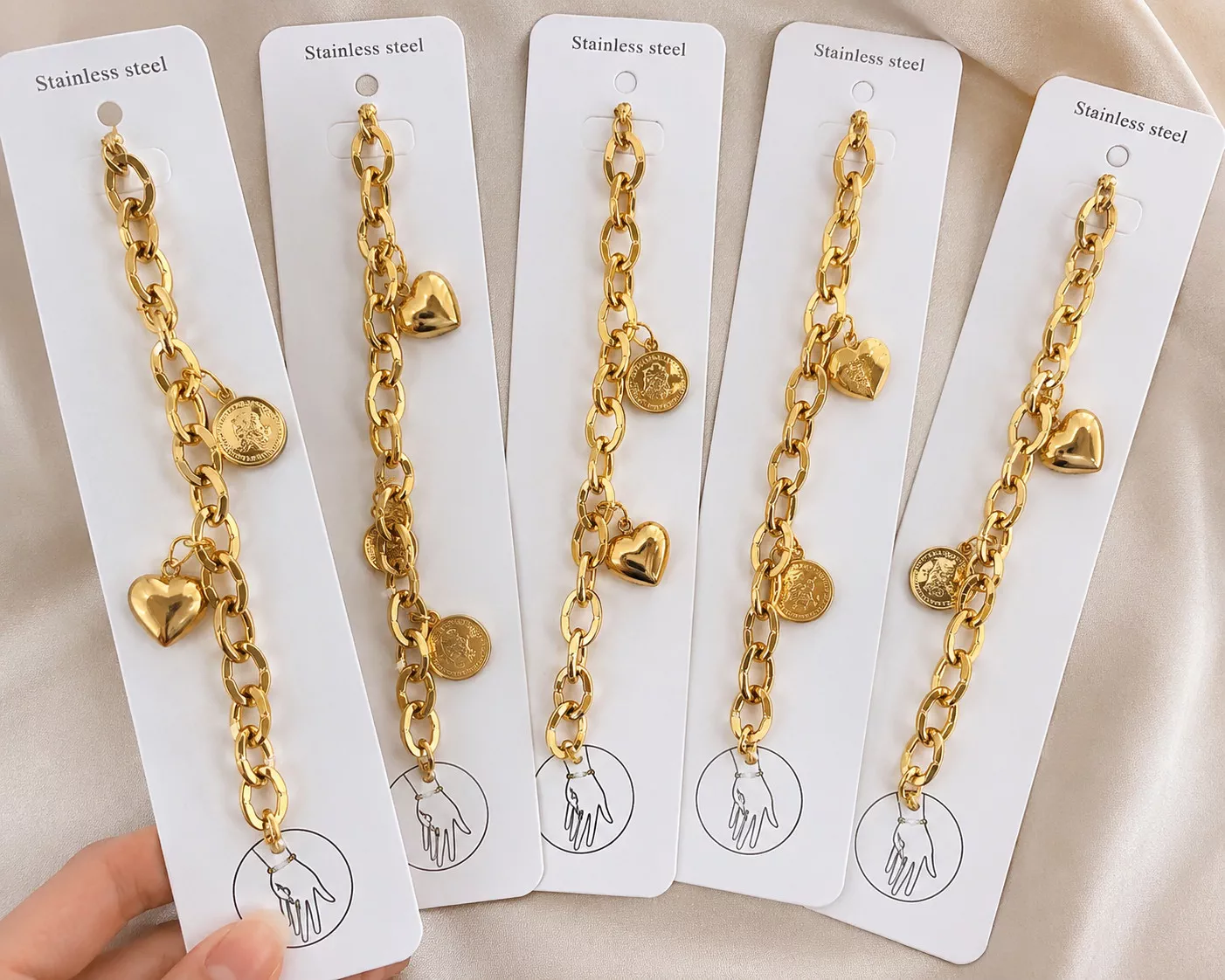 '✨💛 TIFFANY USLUBIDAGI ENG TREND BRASELETLAR YETIB KELDI! 💛✨ 😍' rasmi