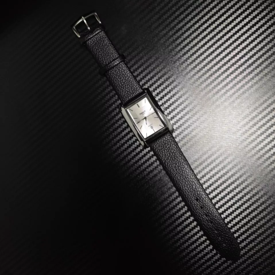'🤍TISSOT Rectangle Classic Edition – Noziklik va Klassikaning Mukammal Uyg‘unli' rasmi